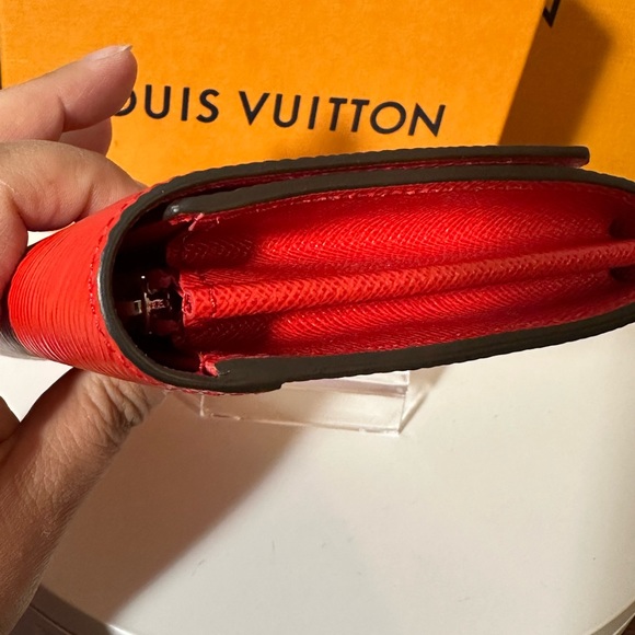 Louisa Vuitton twist lock epi leather long wallet. SOLD OUT COLOR - Picture 14 of 16